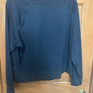 Vuori navy halo crew. Large. Excellent condition.